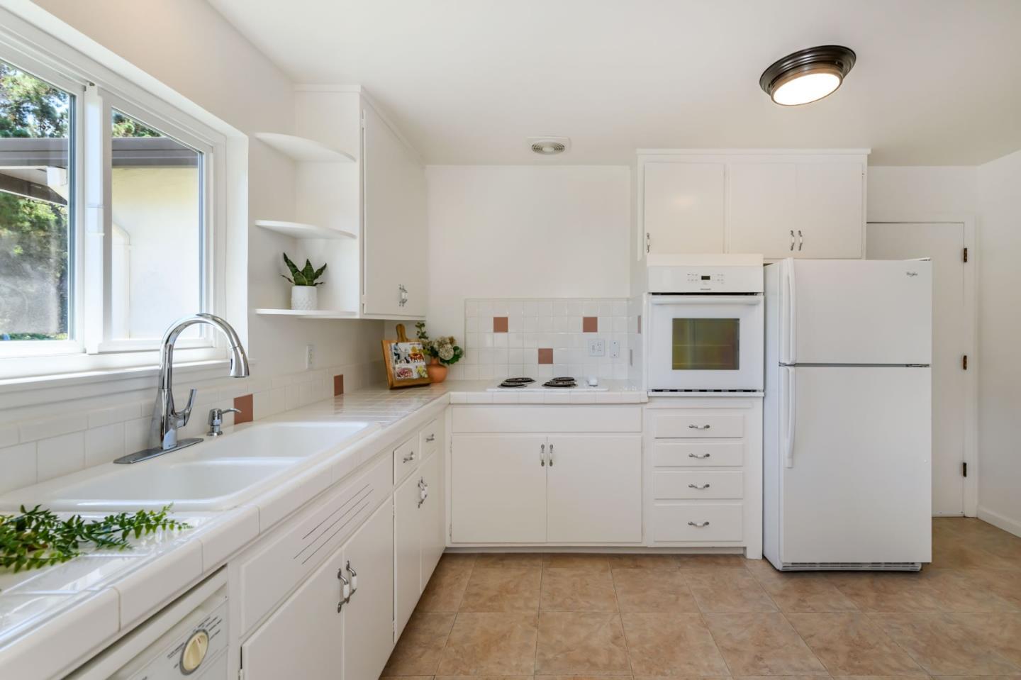 Detail Gallery Image 9 of 23 For 820 W Hillsdale Blvd, San Mateo,  CA 94403 - 3 Beds | 2 Baths