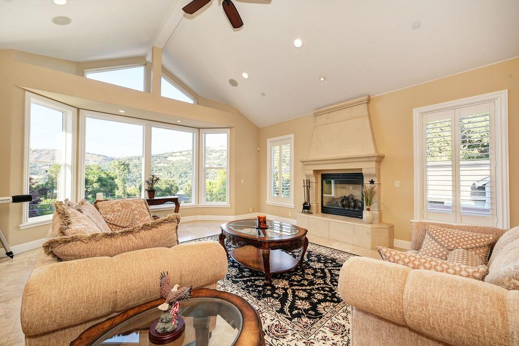 Detail Gallery Image 7 of 128 For 17110 Copper Hill Dr, Morgan Hill,  CA 95037 - 4 Beds | 4/1 Baths