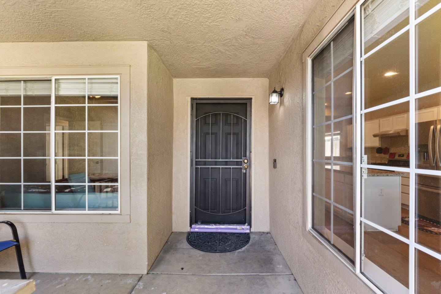 Detail Gallery Image 5 of 45 For 4749 Edgebrook Ave, Stockton,  CA 95206 - 4 Beds | 2 Baths