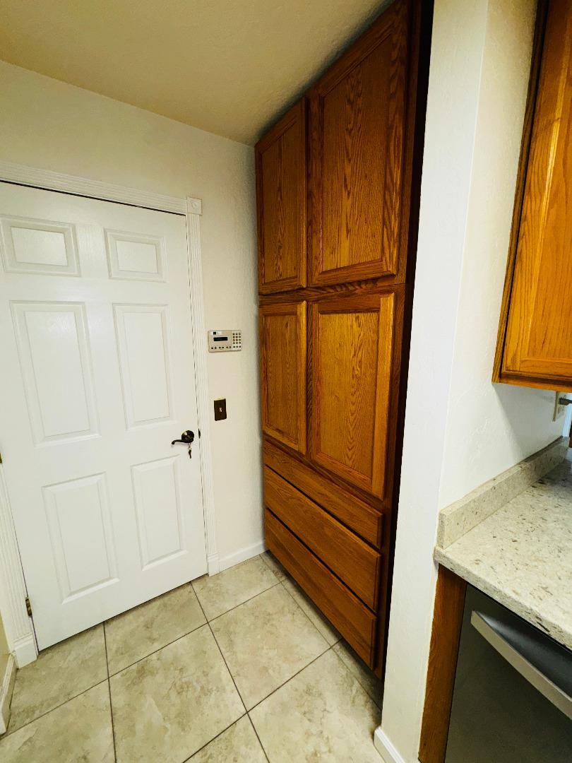 Detail Gallery Image 14 of 33 For 3012 Ellen Ct, Marina,  CA 93933 - 6 Beds | 4 Baths