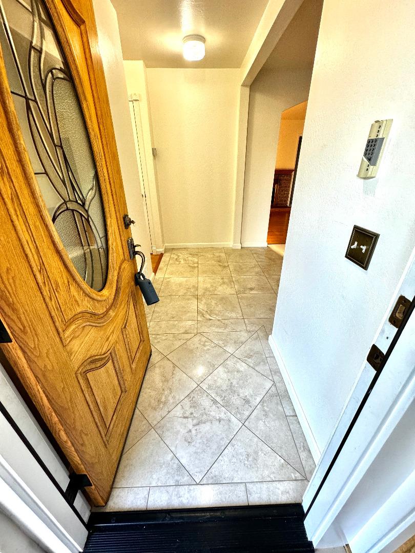 Detail Gallery Image 4 of 33 For 3012 Ellen Ct, Marina,  CA 93933 - 6 Beds | 4 Baths