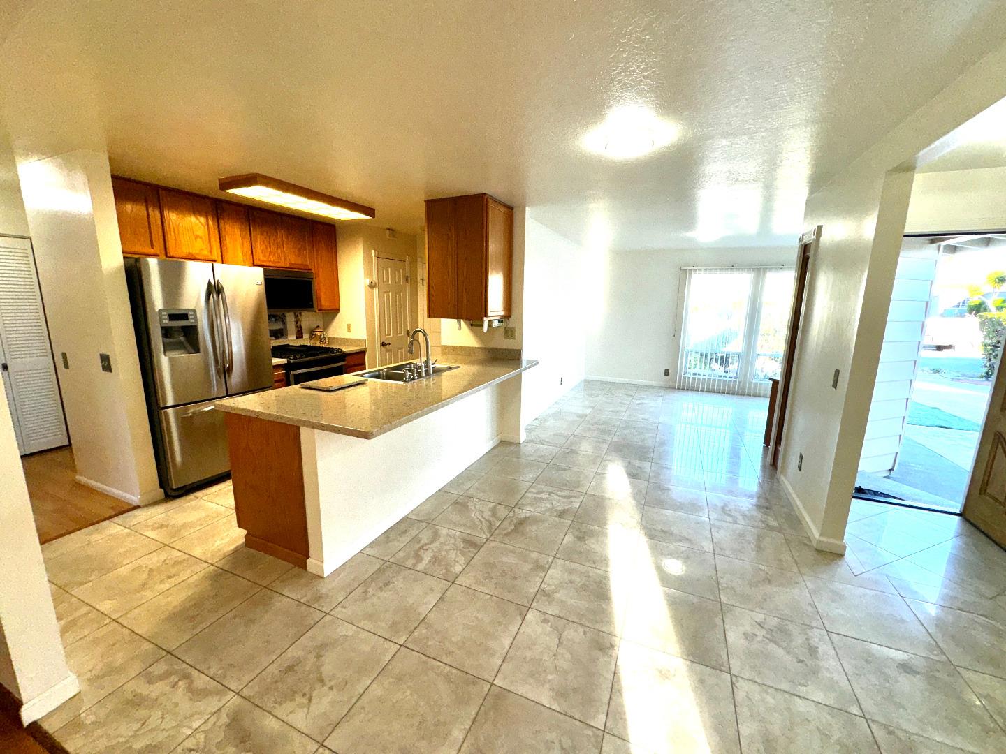 Detail Gallery Image 9 of 33 For 3012 Ellen Ct, Marina,  CA 93933 - 6 Beds | 4 Baths