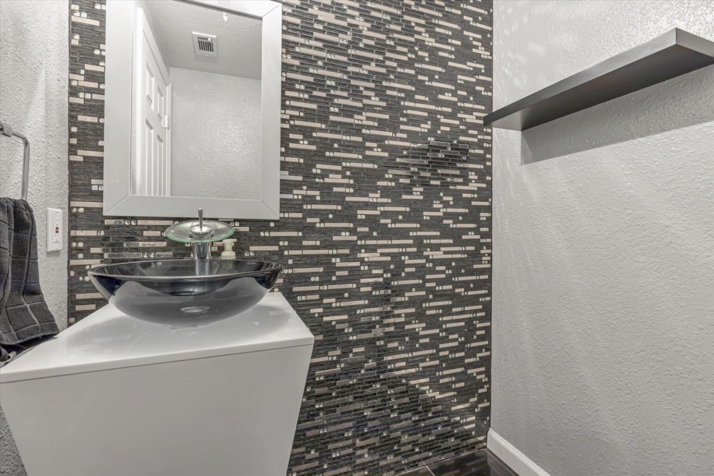 Detail Gallery Image 10 of 20 For 38895 Riverbank Ter, Fremont,  CA 94536 - 3 Beds | 2/1 Baths