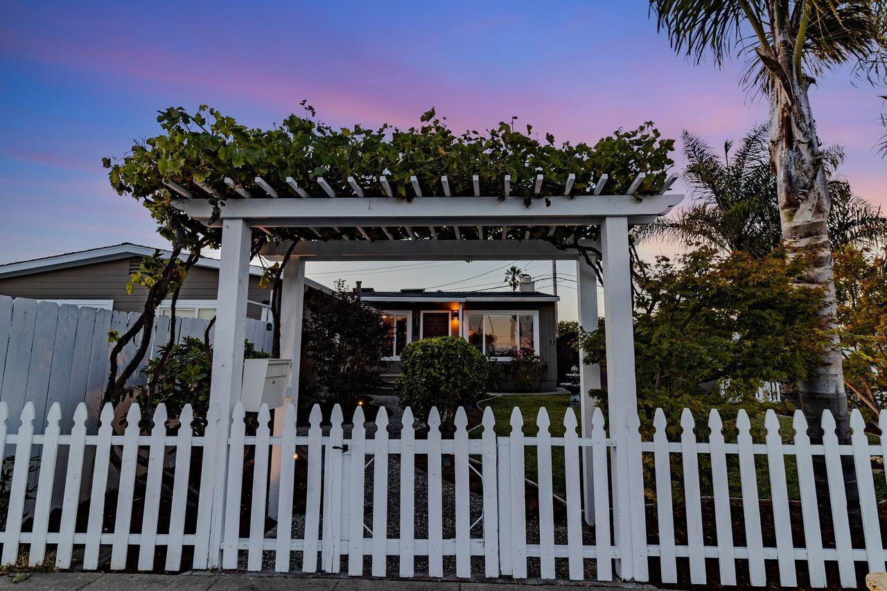 Detail Gallery Image 10 of 62 For 1855 Maxine Ave, San Mateo,  CA 94401 - 4 Beds | 3 Baths