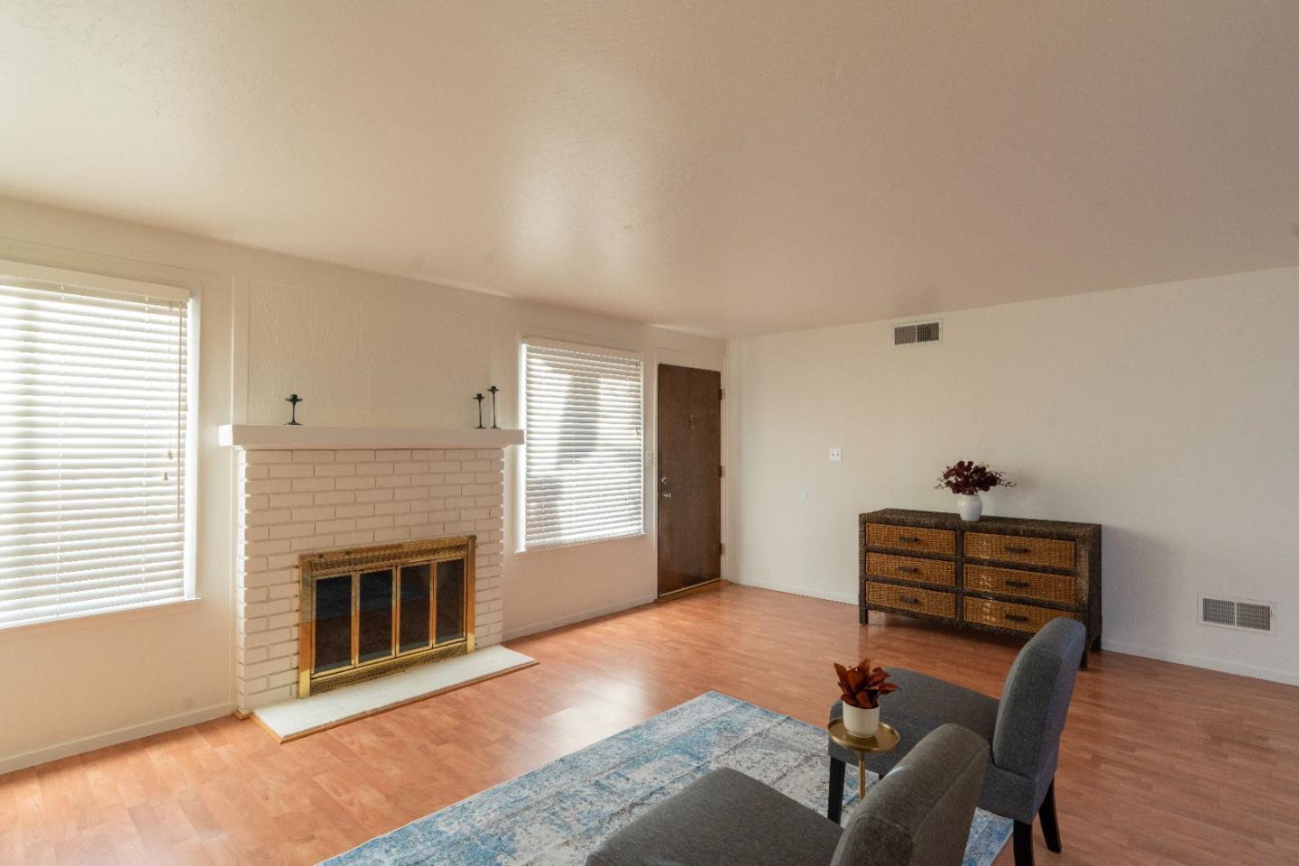 Detail Gallery Image 7 of 37 For 118 Gardenia Dr, Salinas,  CA 93906 - 3 Beds | 2 Baths