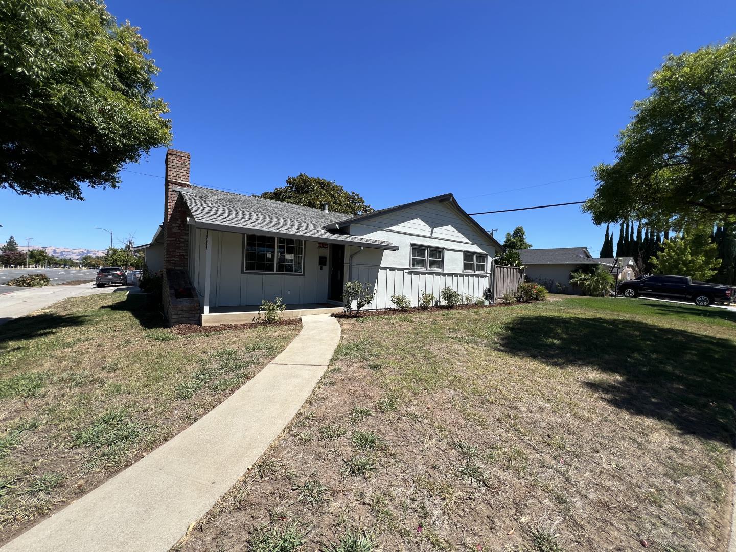 Detail Gallery Image 5 of 13 For 1724 Hillsdale Ave, San Jose,  CA 95124 - 3 Beds | 2 Baths