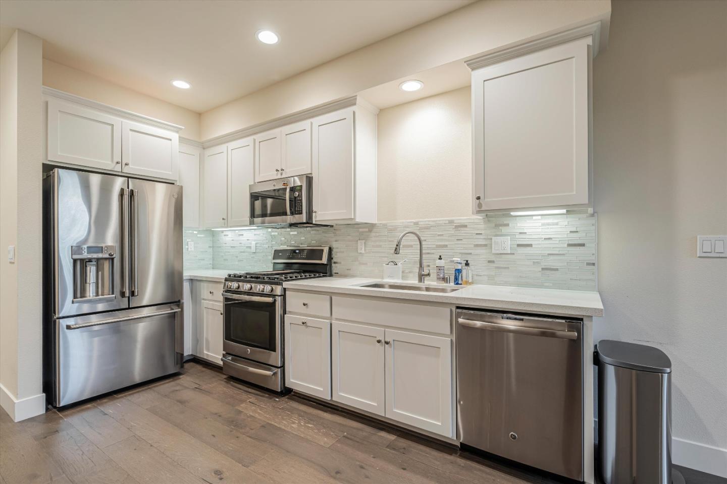 Detail Gallery Image 11 of 33 For 166 Tilton Ave, San Mateo,  CA 94401 - 2 Beds | 2 Baths