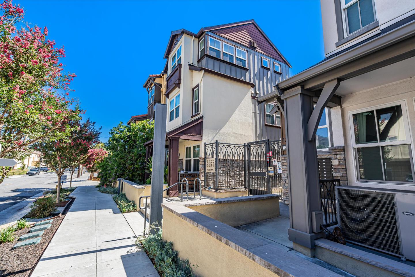 Detail Gallery Image 6 of 33 For 166 Tilton Ave, San Mateo,  CA 94401 - 2 Beds | 2 Baths