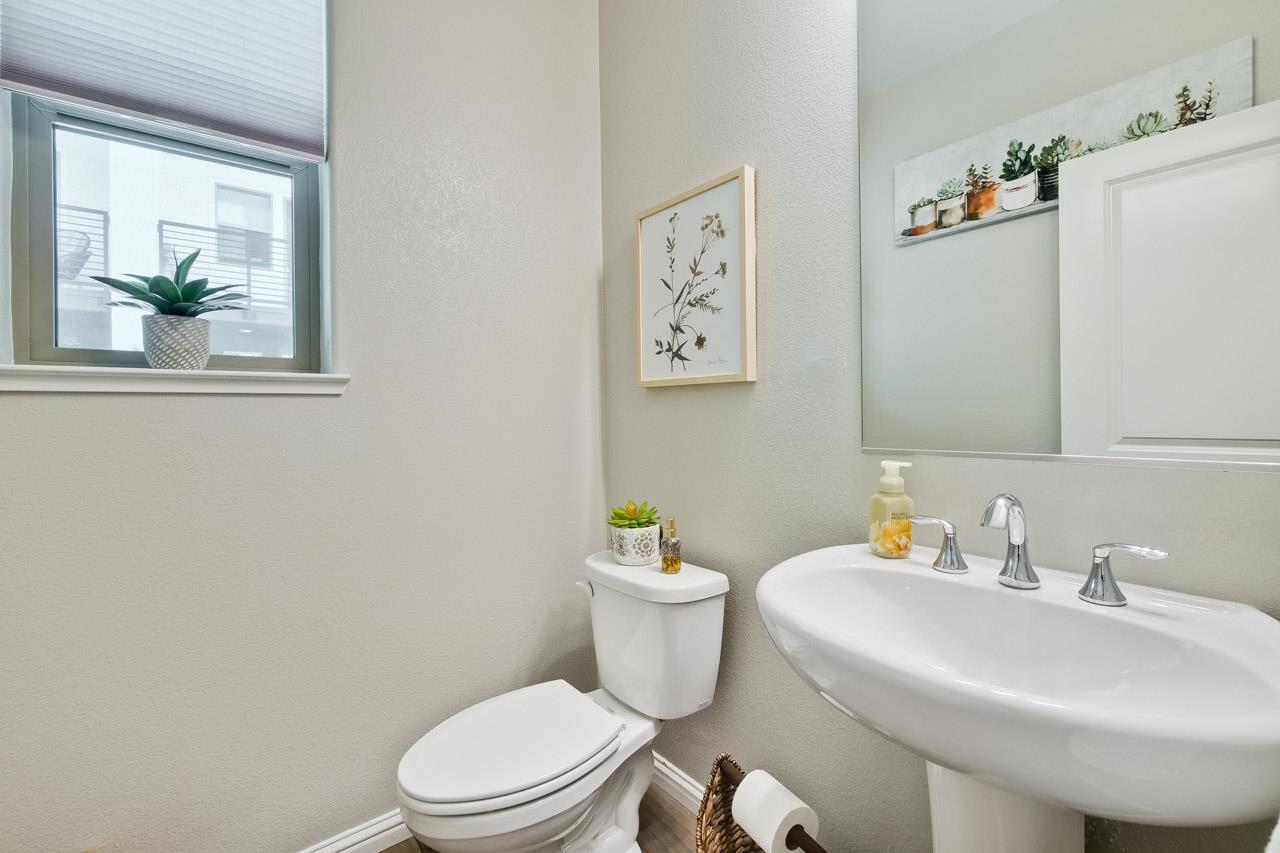 Detail Gallery Image 5 of 82 For 5750 Stealth Loop, San Jose,  CA 95119 - 2 Beds | 2/1 Baths