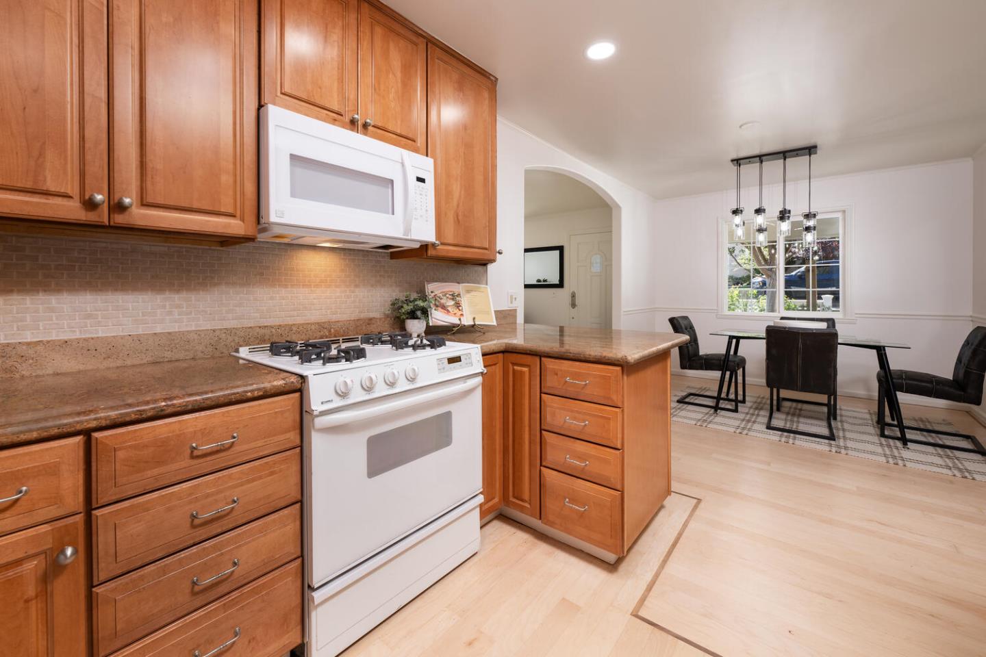 Detail Gallery Image 12 of 26 For 742 Neal Ave, San Carlos,  CA 94070 - 2 Beds | 1 Baths