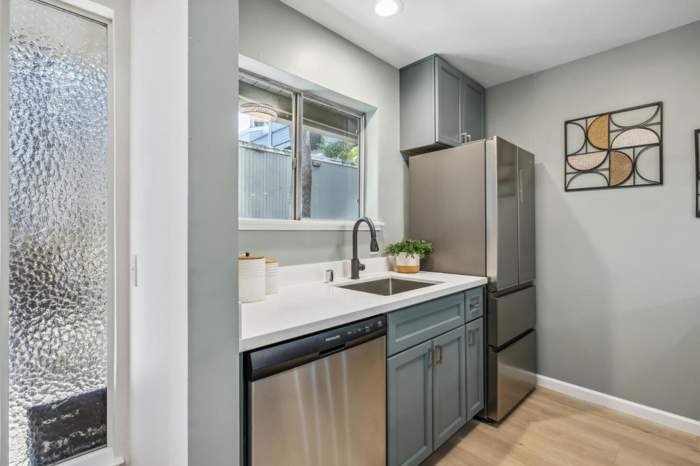 Detail Gallery Image 4 of 28 For 4016 Farm Hill Blvd #106,  Redwood City,  CA 94061 - 2 Beds | 1 Baths