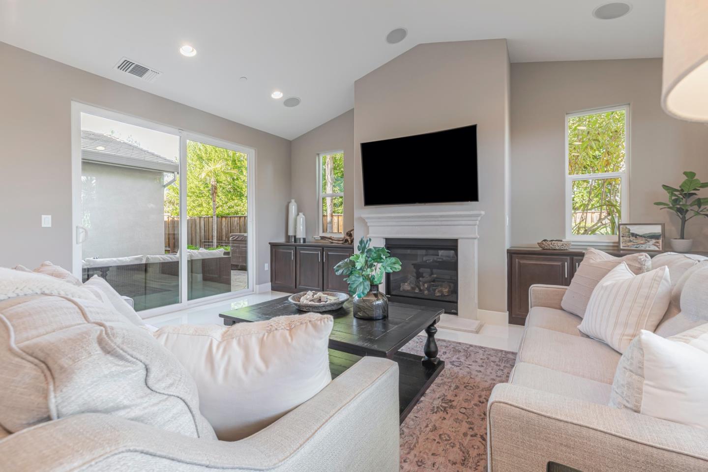 Detail Gallery Image 10 of 99 For 9958 Bobcat Ct, Gilroy,  CA 95020 - 4 Beds | 3/1 Baths