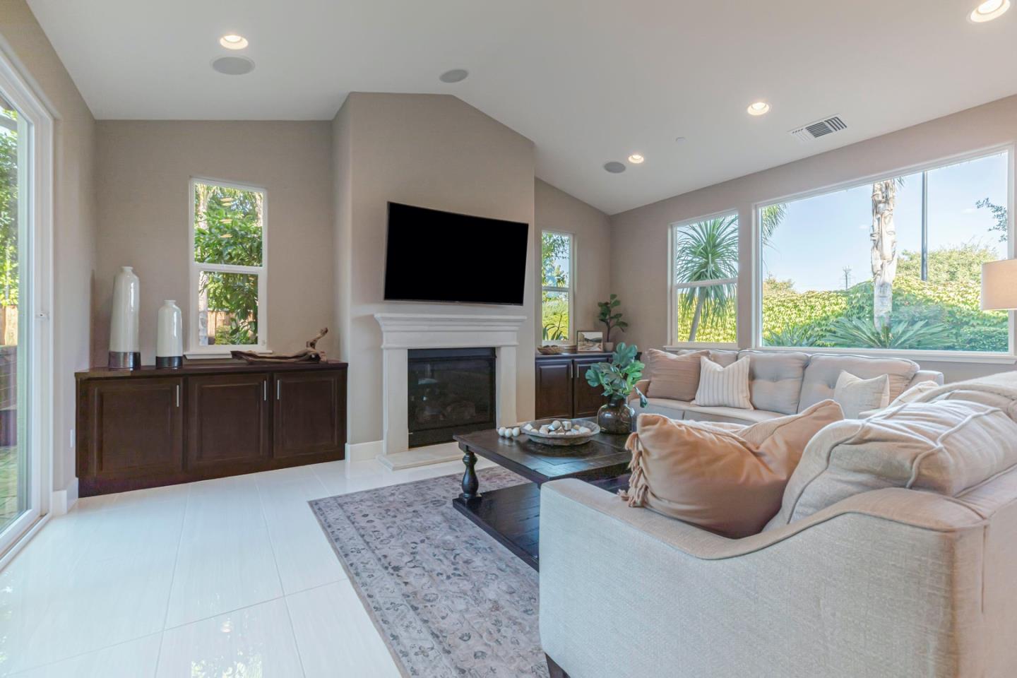 Detail Gallery Image 9 of 99 For 9958 Bobcat Ct, Gilroy,  CA 95020 - 4 Beds | 3/1 Baths