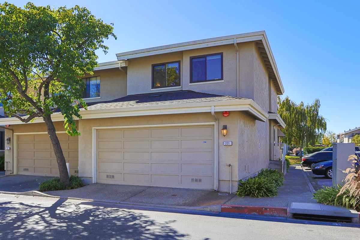 Detail Gallery Image 1 of 31 For 221 Bonita Ln, Foster City,  CA 94404 - 3 Beds | 2/1 Baths