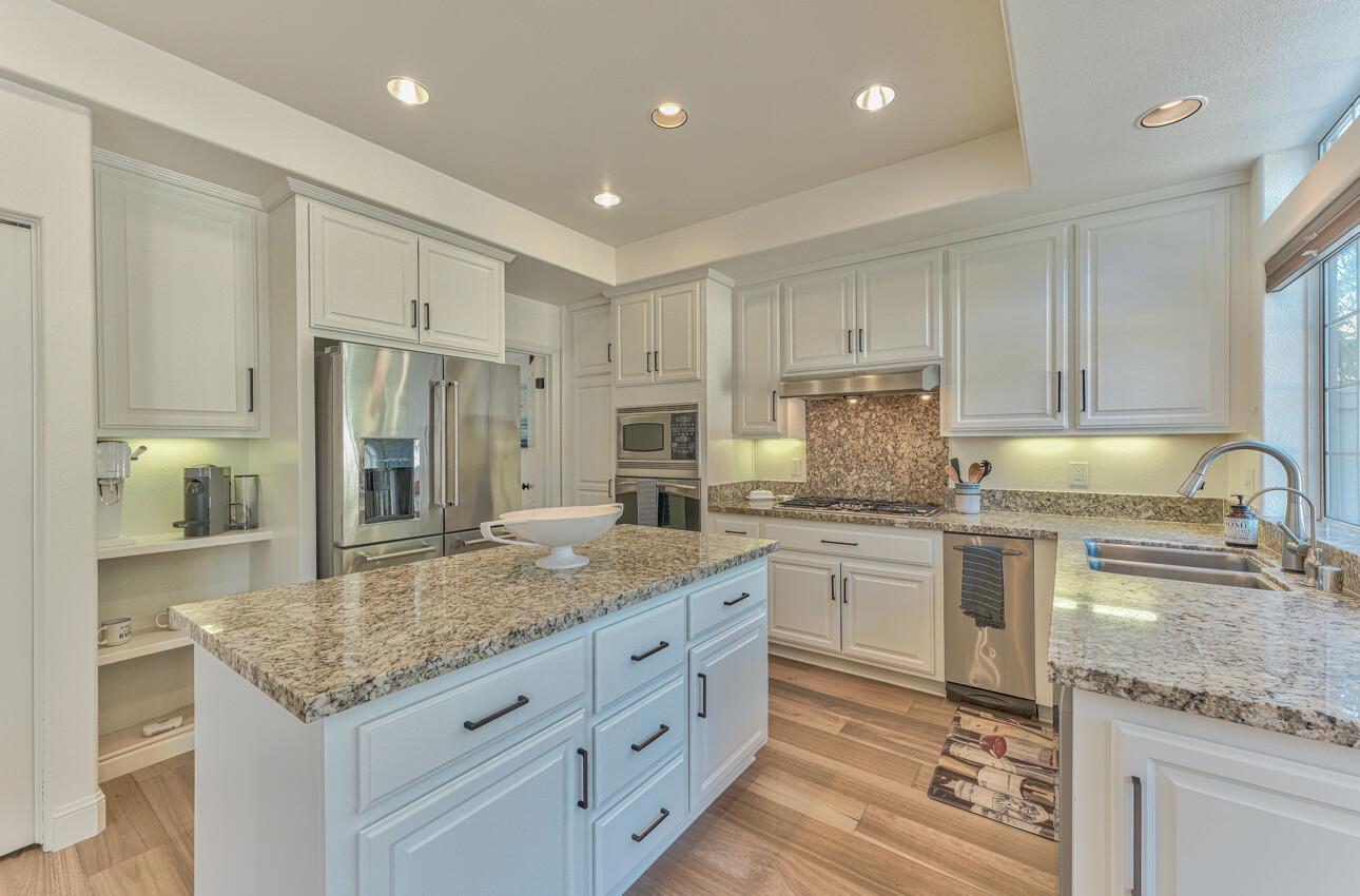 Detail Gallery Image 11 of 52 For 24125 Mallard Ct, Salinas,  CA 93908 - 4 Beds | 3 Baths