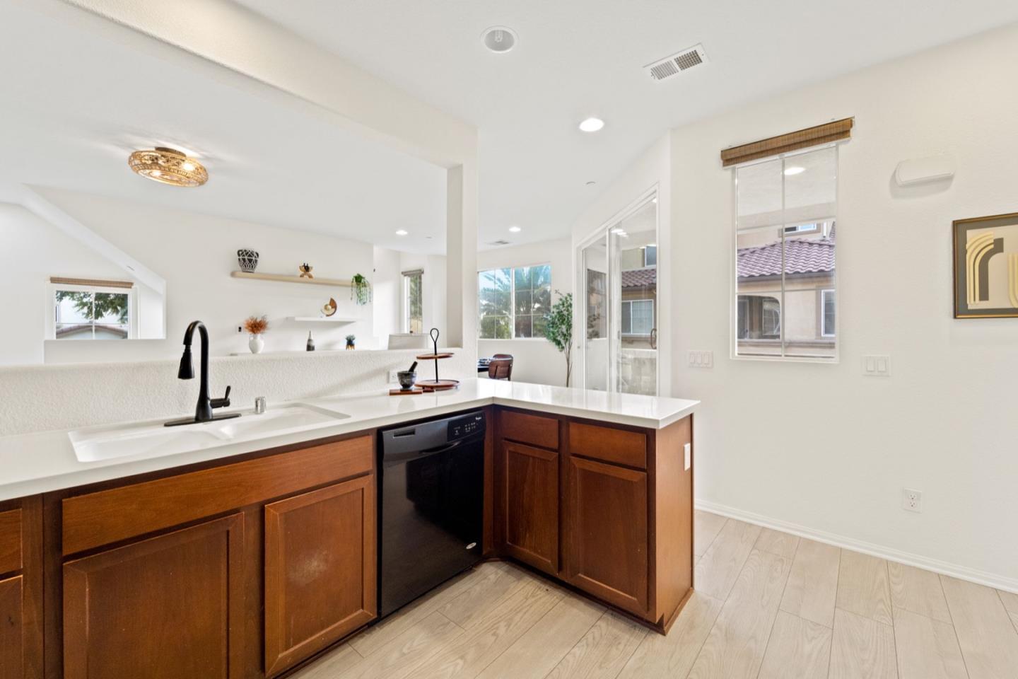 Detail Gallery Image 15 of 52 For 1627 Dunlin Ave #6,  Chula Vista,  CA 91913 - 3 Beds | 2/1 Baths