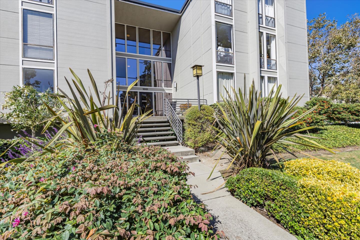 Detail Gallery Image 1 of 35 For 1051 Beach Park Blvd #102,  Foster City,  CA 94404 - 3 Beds | 2 Baths