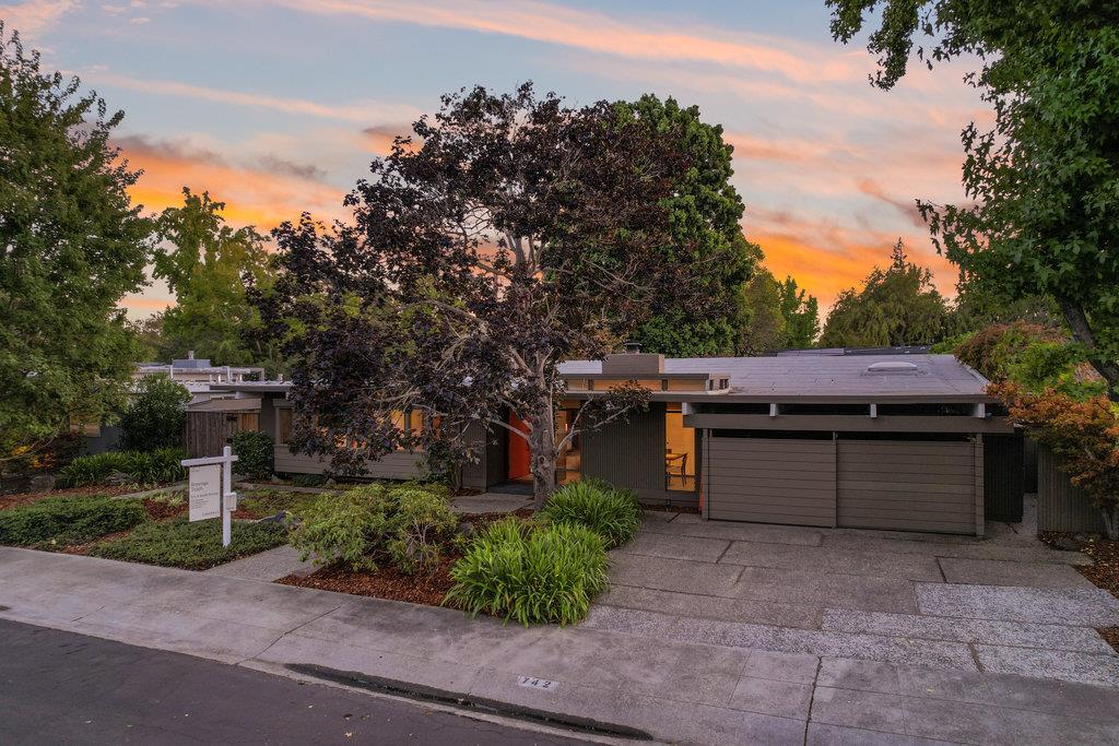 Detail Gallery Image 88 of 113 For 742 De Soto Dr, Palo Alto,  CA 94303 - 4 Beds | 3 Baths