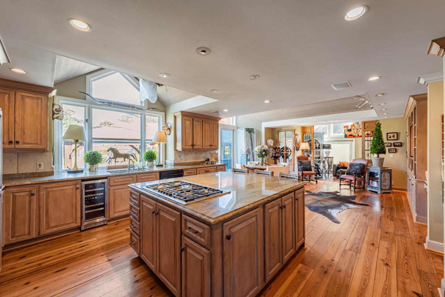 Detail Gallery Image 11 of 30 For 3970 Leavesley Rd, Gilroy,  CA 95020 - 4 Beds | 3/1 Baths