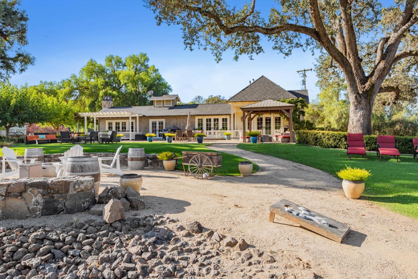 Detail Gallery Image 18 of 30 For 3970 Leavesley Rd, Gilroy,  CA 95020 - 4 Beds | 3/1 Baths