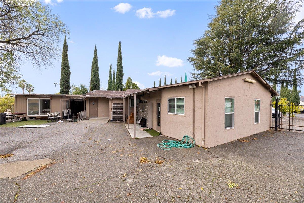 400 Budd Avenue, Campbell, California 95008, ,1 BathroomBathrooms,Residential,For Sale,400 Budd Avenue,ML81982789