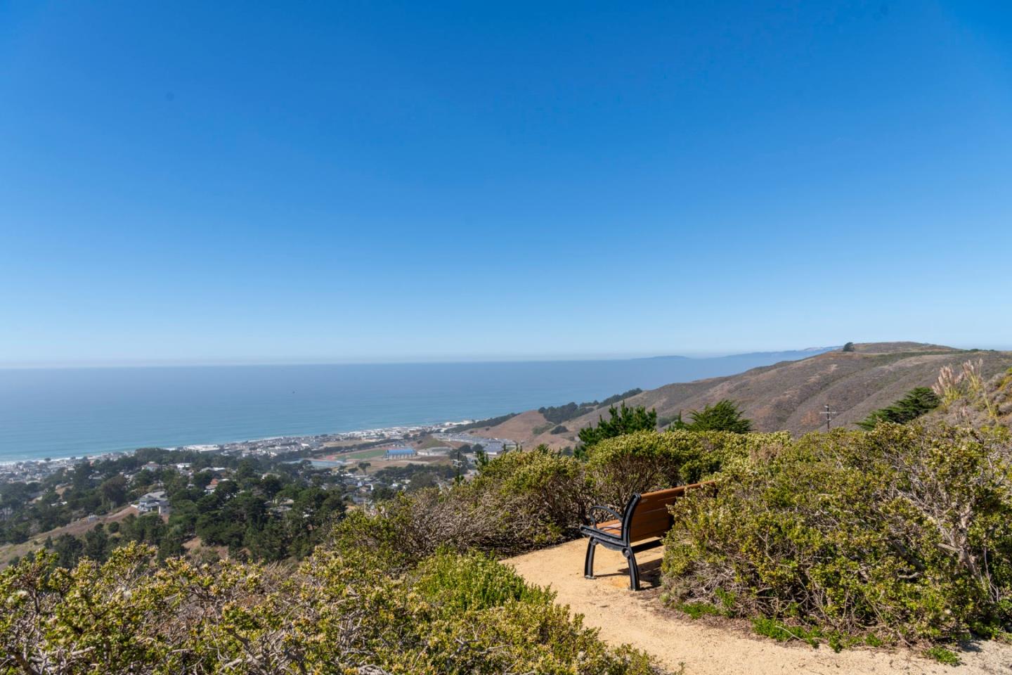 Detail Gallery Image 36 of 46 For 61 Outlook Cir, Pacifica,  CA 94044 - 2 Beds | 2 Baths