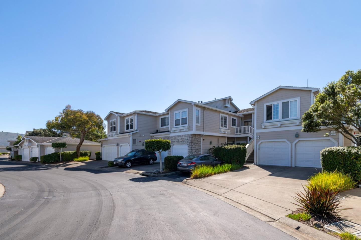 Detail Gallery Image 5 of 46 For 61 Outlook Cir, Pacifica,  CA 94044 - 2 Beds | 2 Baths