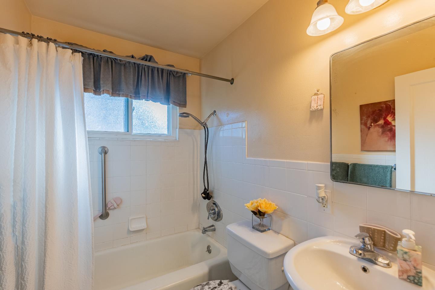 Detail Gallery Image 11 of 18 For 484 E Duane Ave, Sunnyvale,  CA 94085 - 4 Beds | 2 Baths