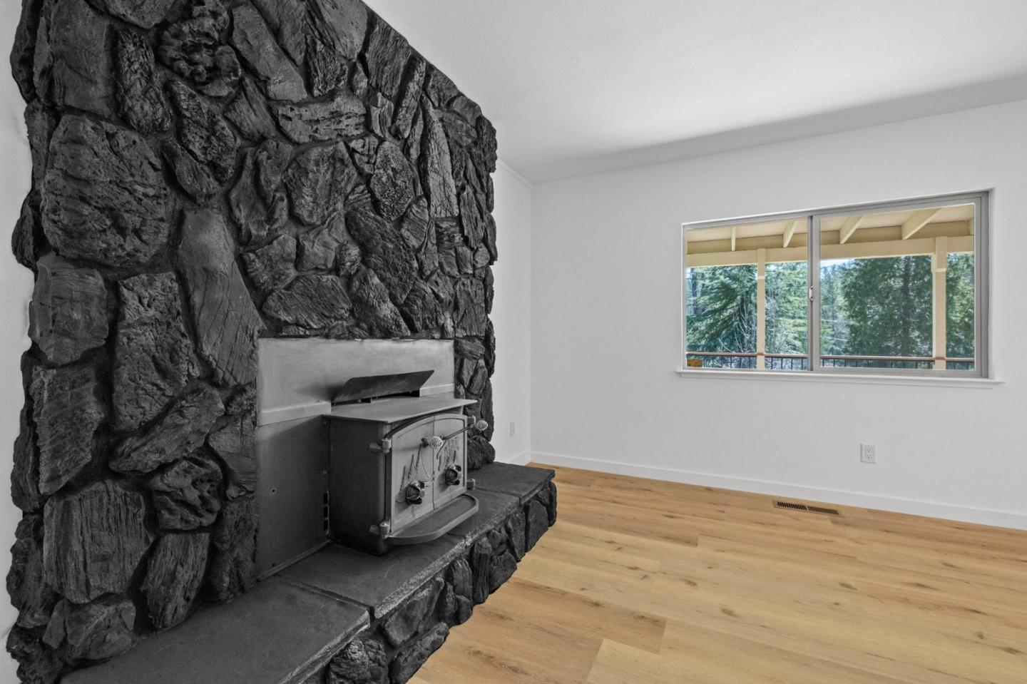 Detail Gallery Image 17 of 47 For 19501 Chaffee Cir, Groveland,  CA 95321 - 3 Beds | 3 Baths
