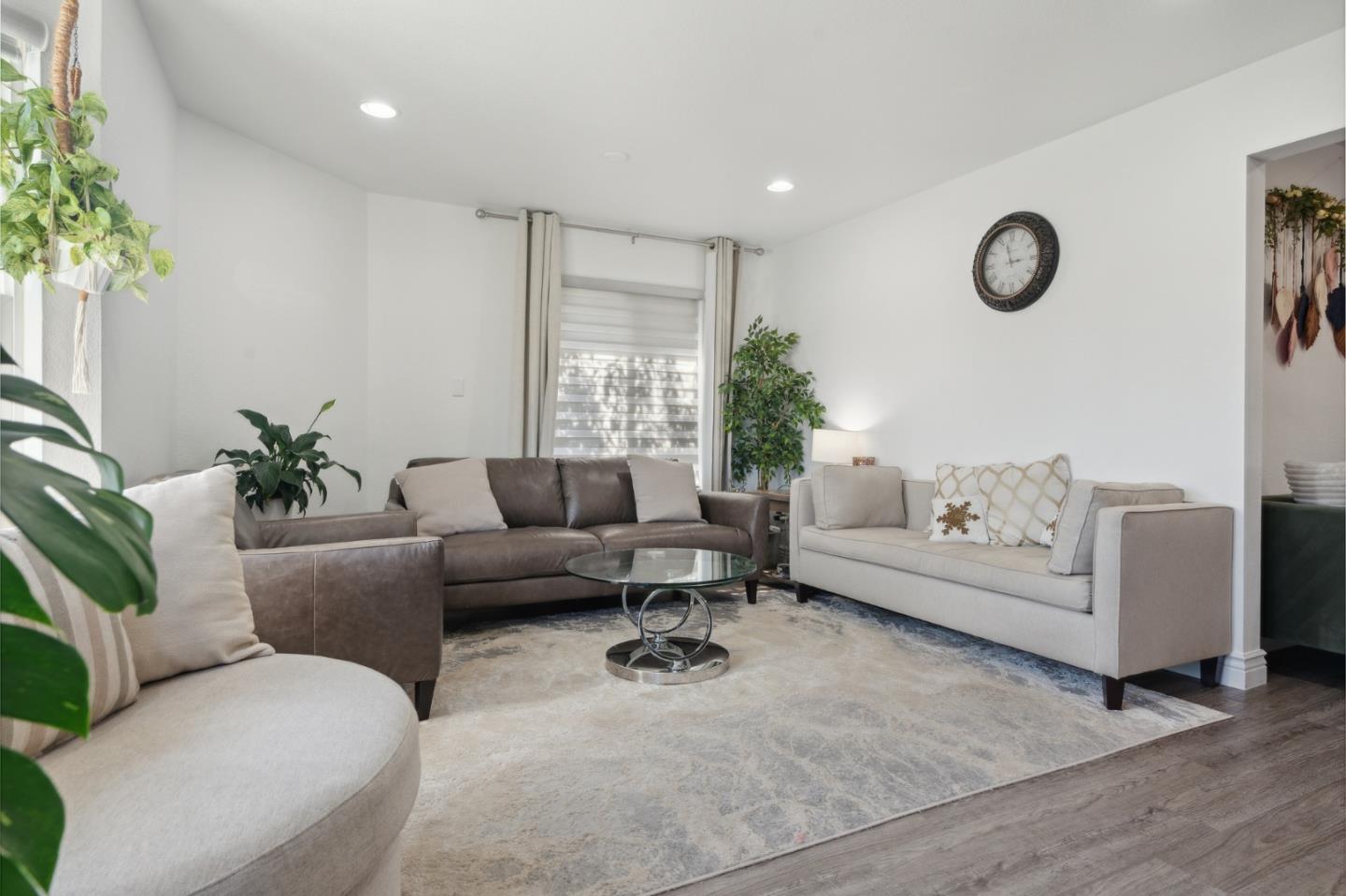 Detail Gallery Image 5 of 31 For 727 Albanese Cir, San Jose,  CA 95111 - 4 Beds | 2 Baths