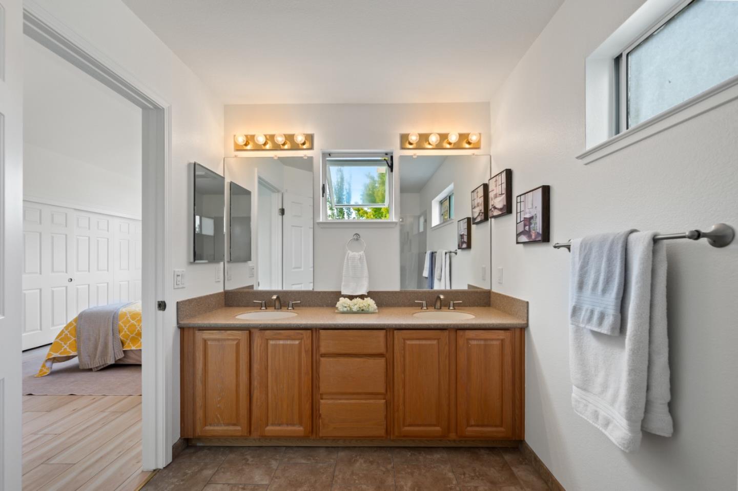 Detail Gallery Image 18 of 31 For 123 Concord Cir, Mountain View,  CA 94040 - 3 Beds | 2/1 Baths