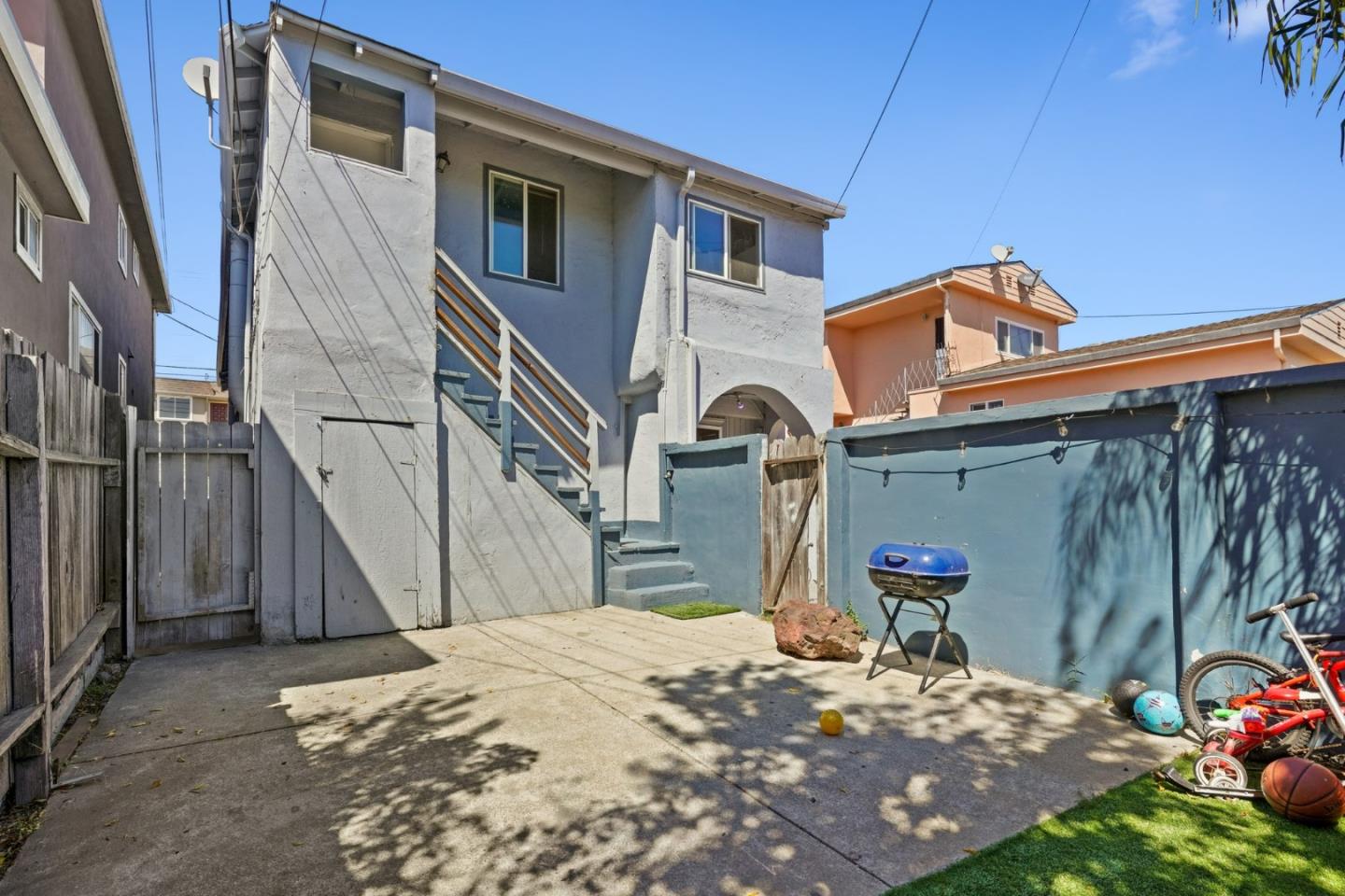 Detail Gallery Image 2 of 7 For 120 Gardiner Ave, South San Francisco,  CA 94080 - – Beds | – Baths
