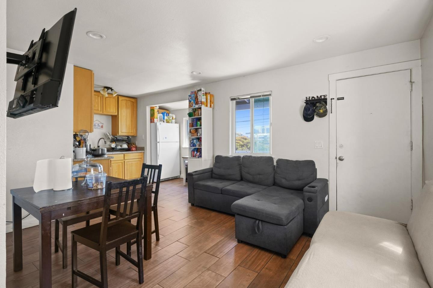 Detail Gallery Image 5 of 8 For 120 Gardiner Ave, South San Francisco,  CA 94080 - – Beds | – Baths