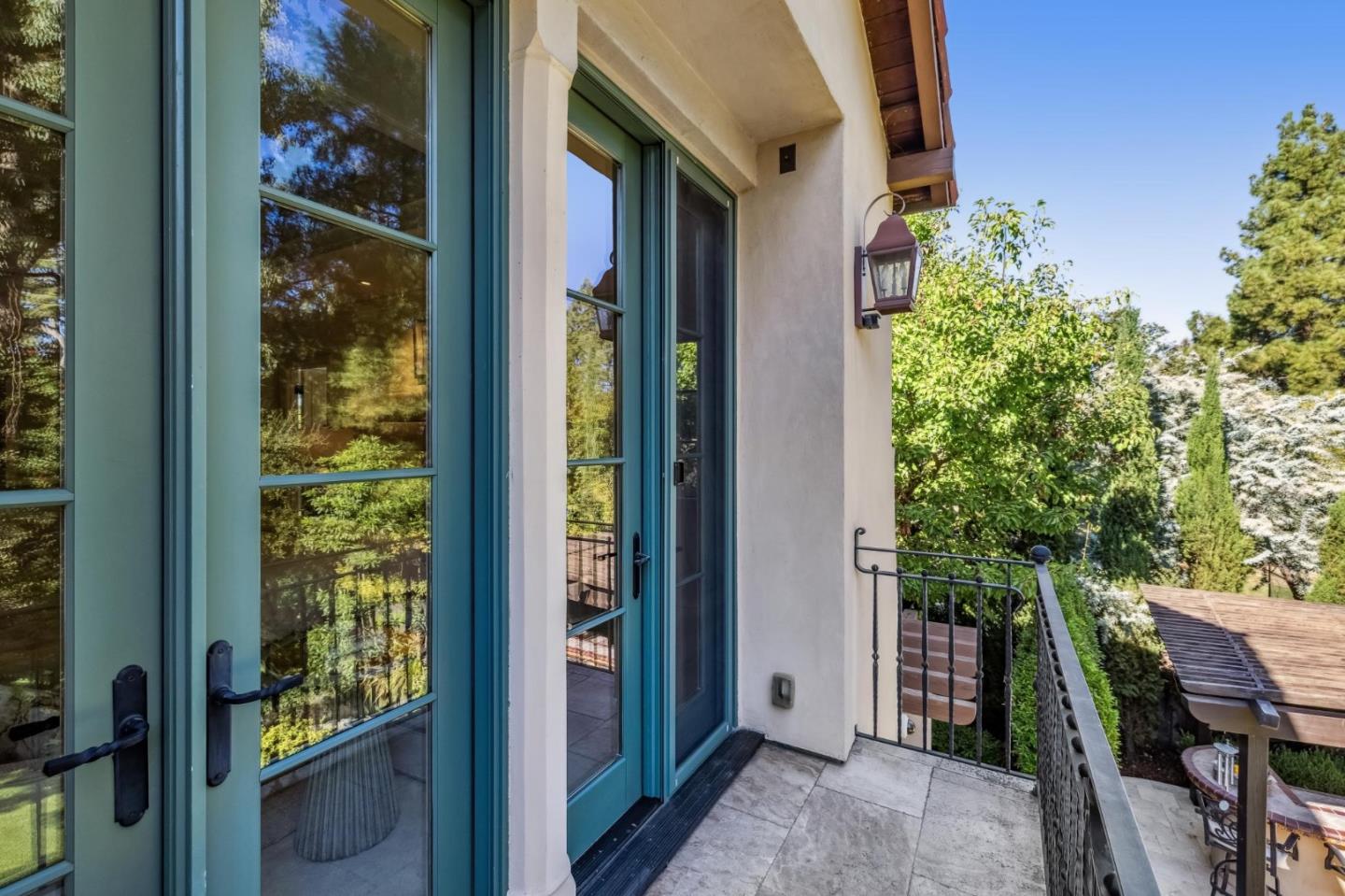 Detail Gallery Image 33 of 75 For 130 Royal Oaks Ct, Menlo Park,  CA 94025 - 5 Beds | 4/1 Baths