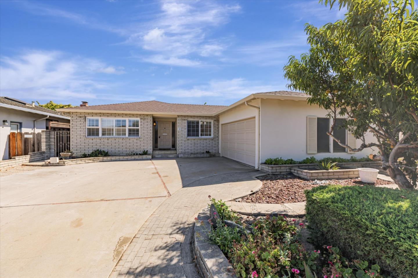 Detail Gallery Image 1 of 39 For 1077 Sierra Madre Dr, Salinas,  CA 93901 - 3 Beds | 2 Baths