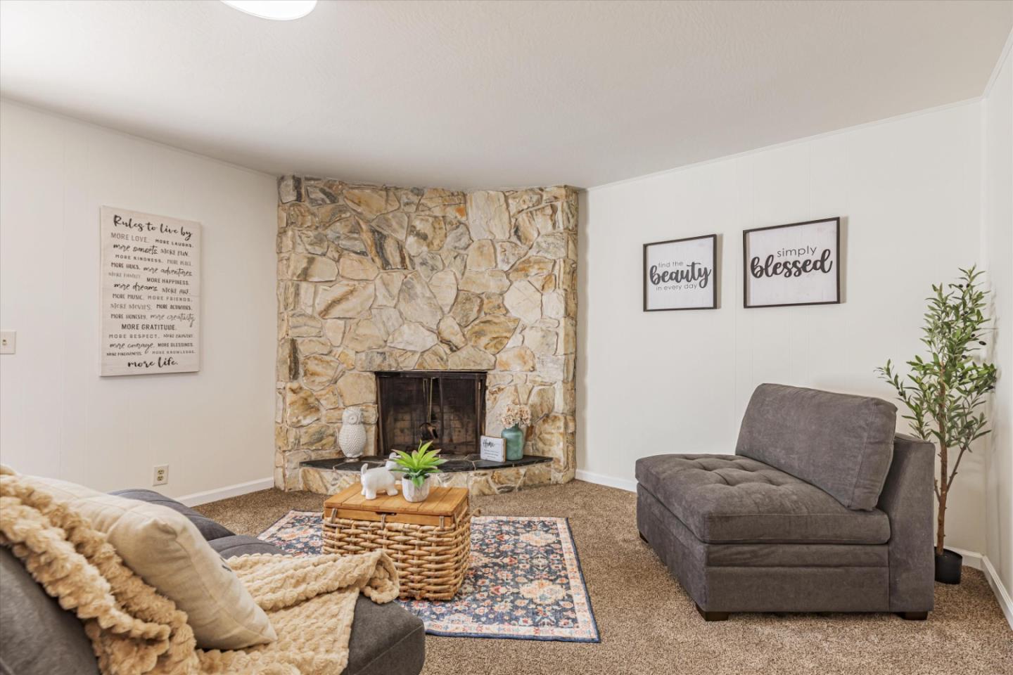 Detail Gallery Image 10 of 39 For 1077 Sierra Madre Dr, Salinas,  CA 93901 - 3 Beds | 2 Baths