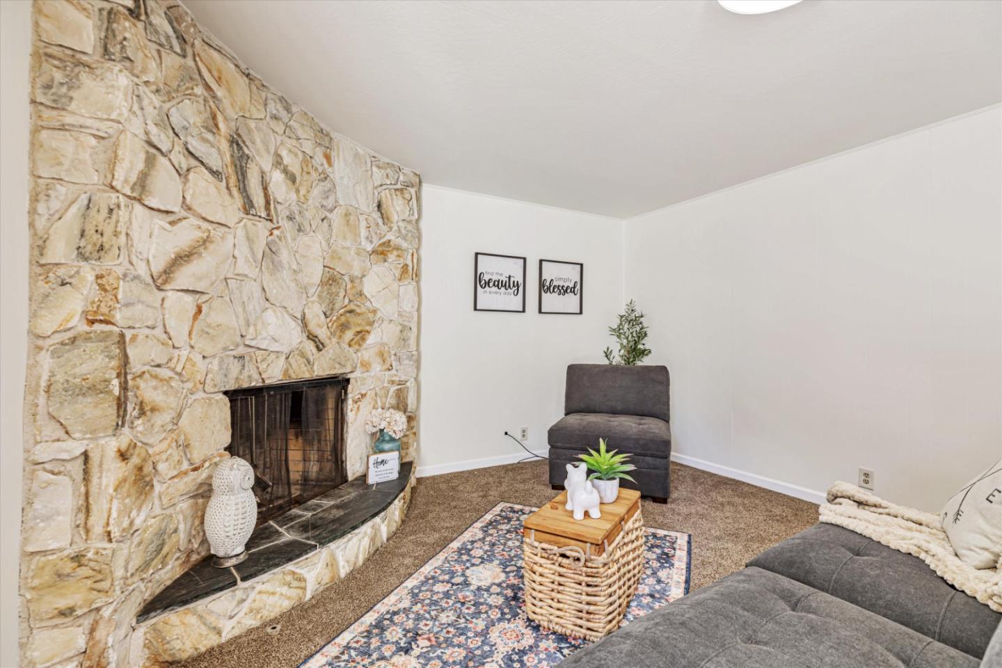 Detail Gallery Image 11 of 39 For 1077 Sierra Madre Dr, Salinas,  CA 93901 - 3 Beds | 2 Baths