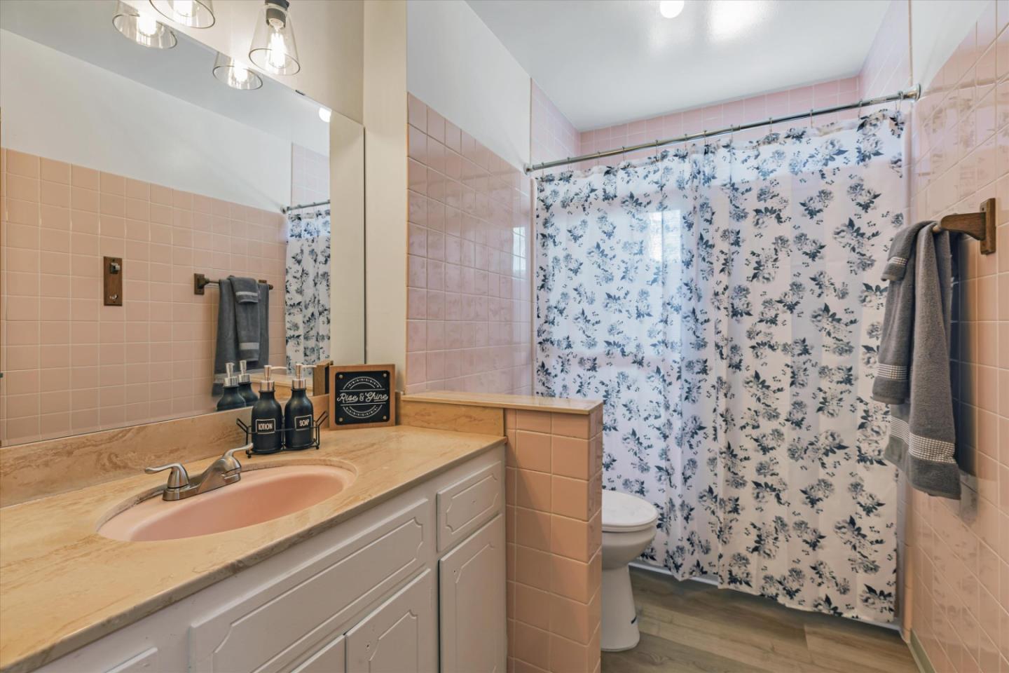 Detail Gallery Image 22 of 39 For 1077 Sierra Madre Dr, Salinas,  CA 93901 - 3 Beds | 2 Baths