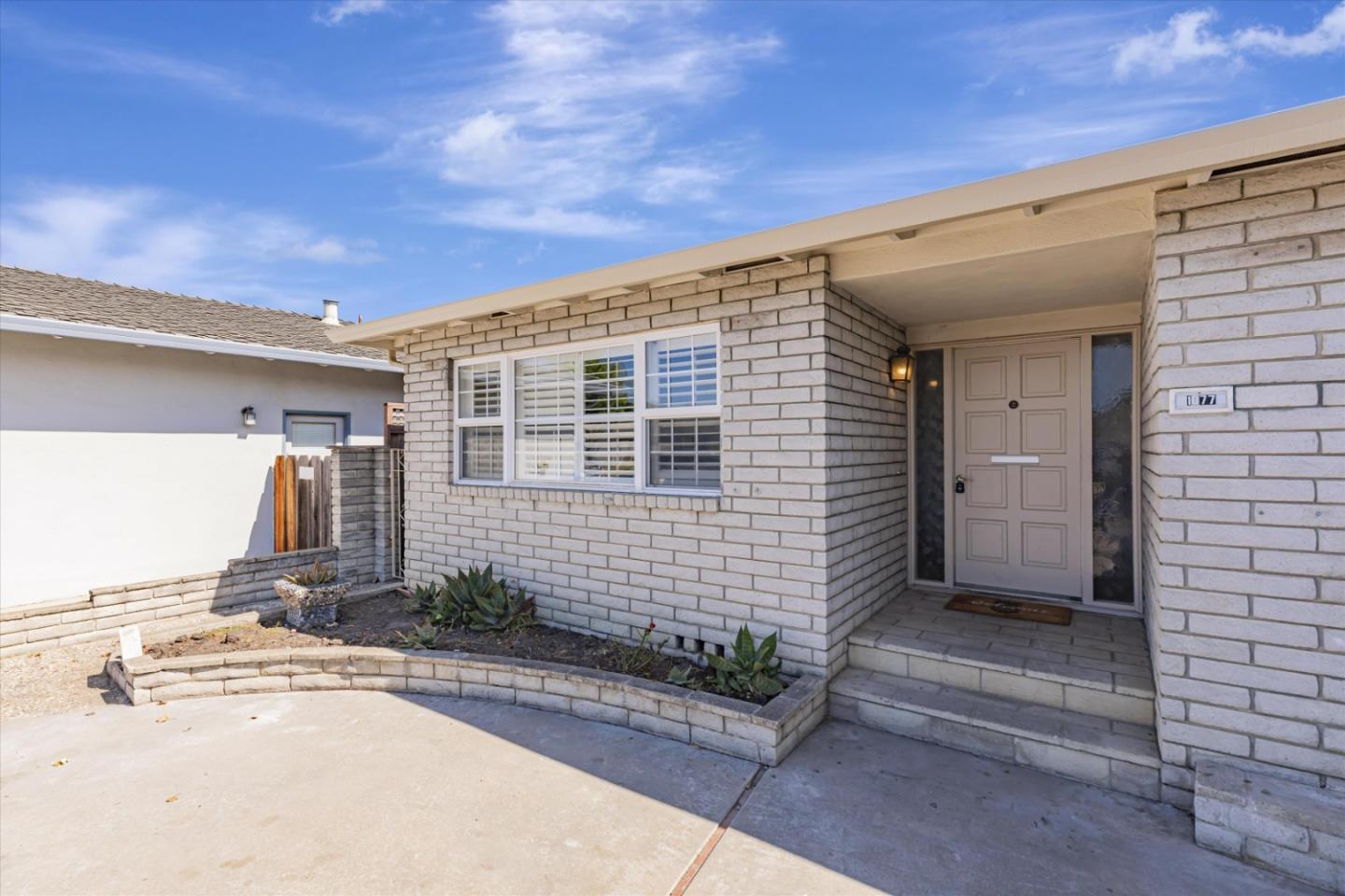 Detail Gallery Image 4 of 39 For 1077 Sierra Madre Dr, Salinas,  CA 93901 - 3 Beds | 2 Baths