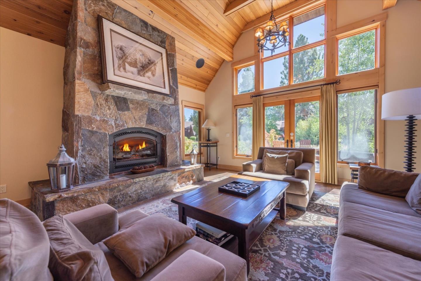 Detail Gallery Image 10 of 39 For 13466 Fairway Dr, Truckee,  CA 96161 - 4 Beds | 3/1 Baths