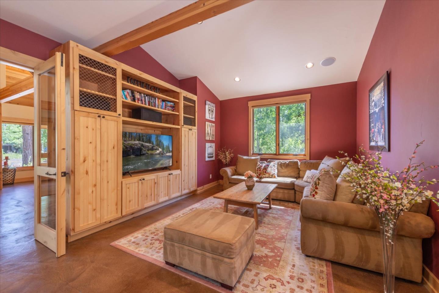 Detail Gallery Image 13 of 39 For 13466 Fairway Dr, Truckee,  CA 96161 - 4 Beds | 3/1 Baths