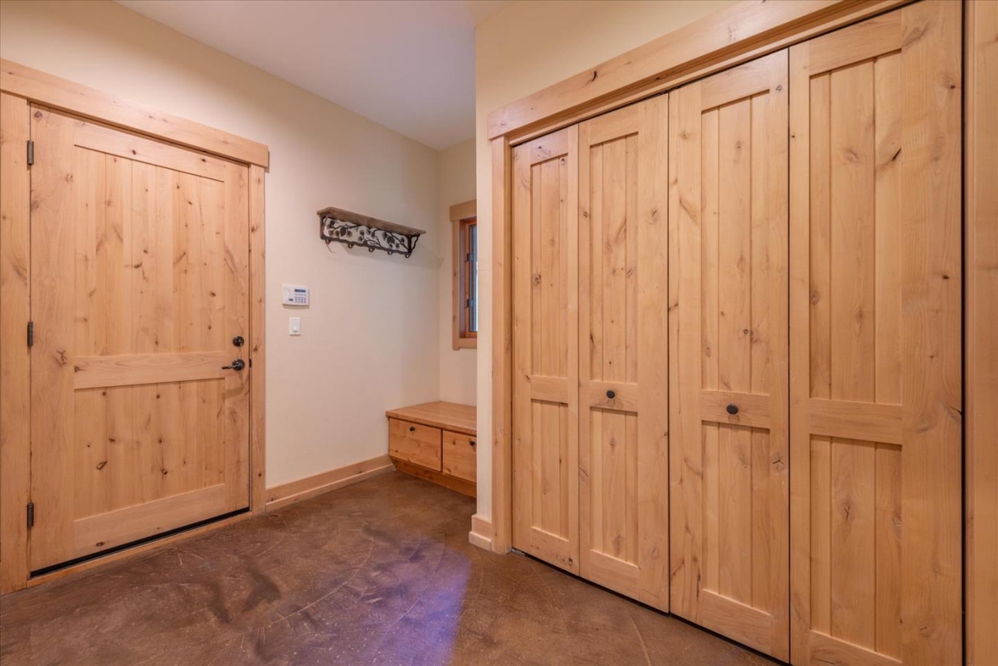 Detail Gallery Image 34 of 39 For 13466 Fairway Dr, Truckee,  CA 96161 - 4 Beds | 3/1 Baths