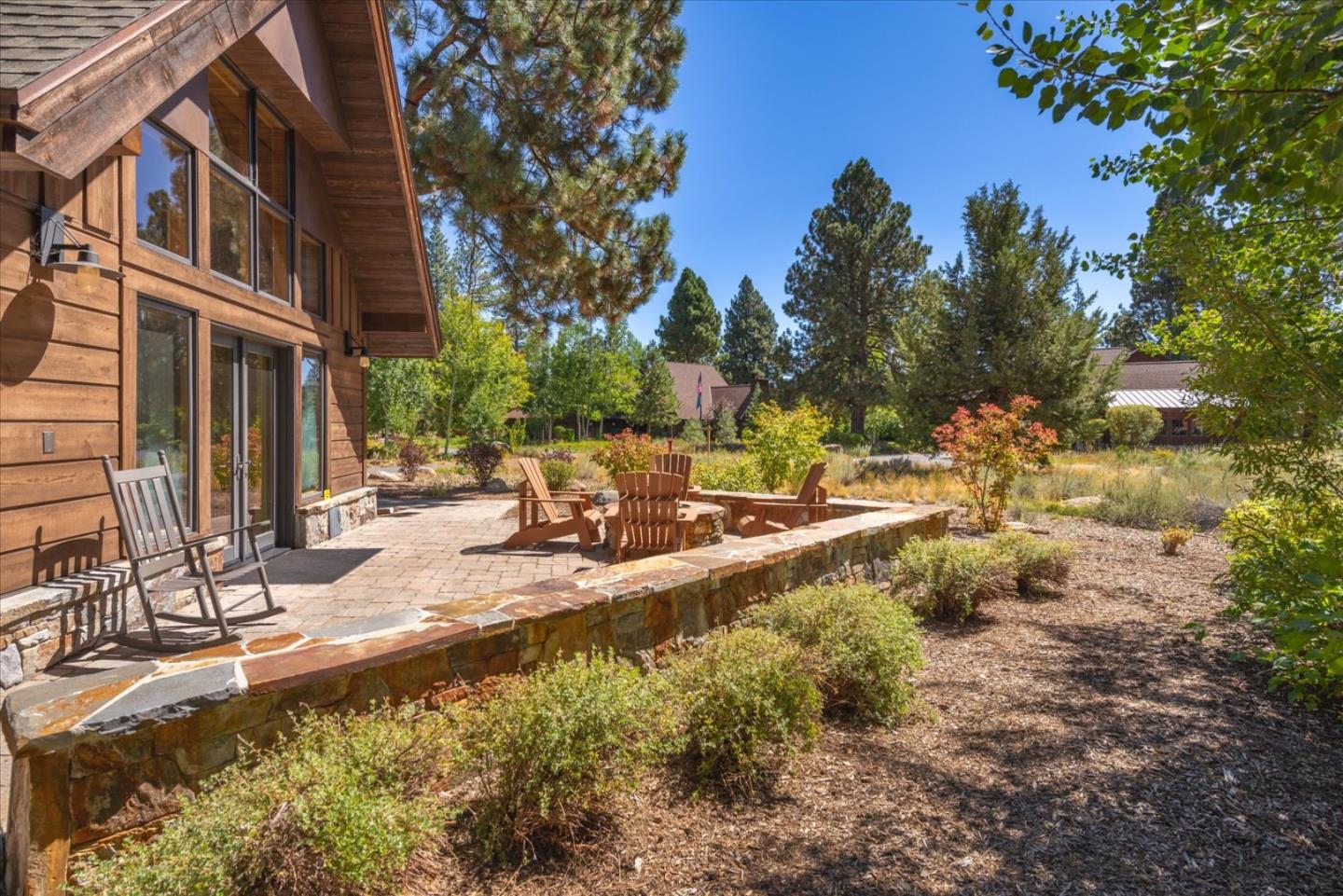 Detail Gallery Image 5 of 39 For 13466 Fairway Dr, Truckee,  CA 96161 - 4 Beds | 3/1 Baths