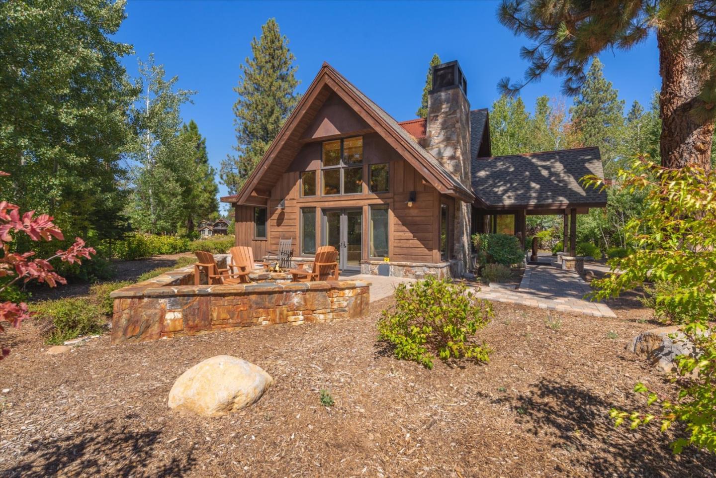 Detail Gallery Image 6 of 39 For 13466 Fairway Dr, Truckee,  CA 96161 - 4 Beds | 3/1 Baths