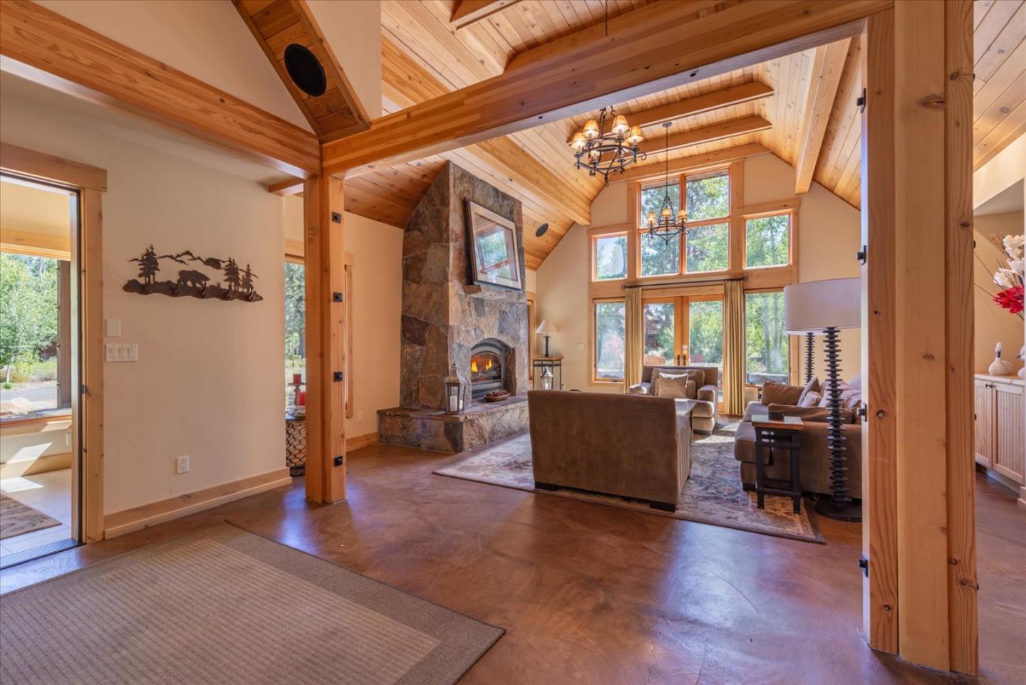 Detail Gallery Image 9 of 39 For 13466 Fairway Dr, Truckee,  CA 96161 - 4 Beds | 3/1 Baths