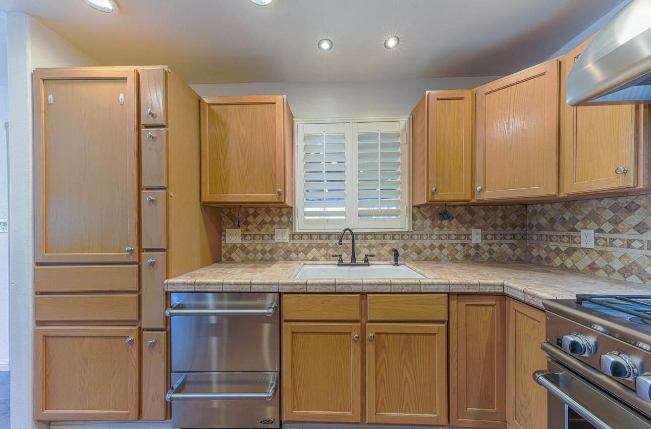 Detail Gallery Image 12 of 48 For 17994 Vierra Canyon Rd, Salinas,  CA 93907 - 3 Beds | 2/1 Baths