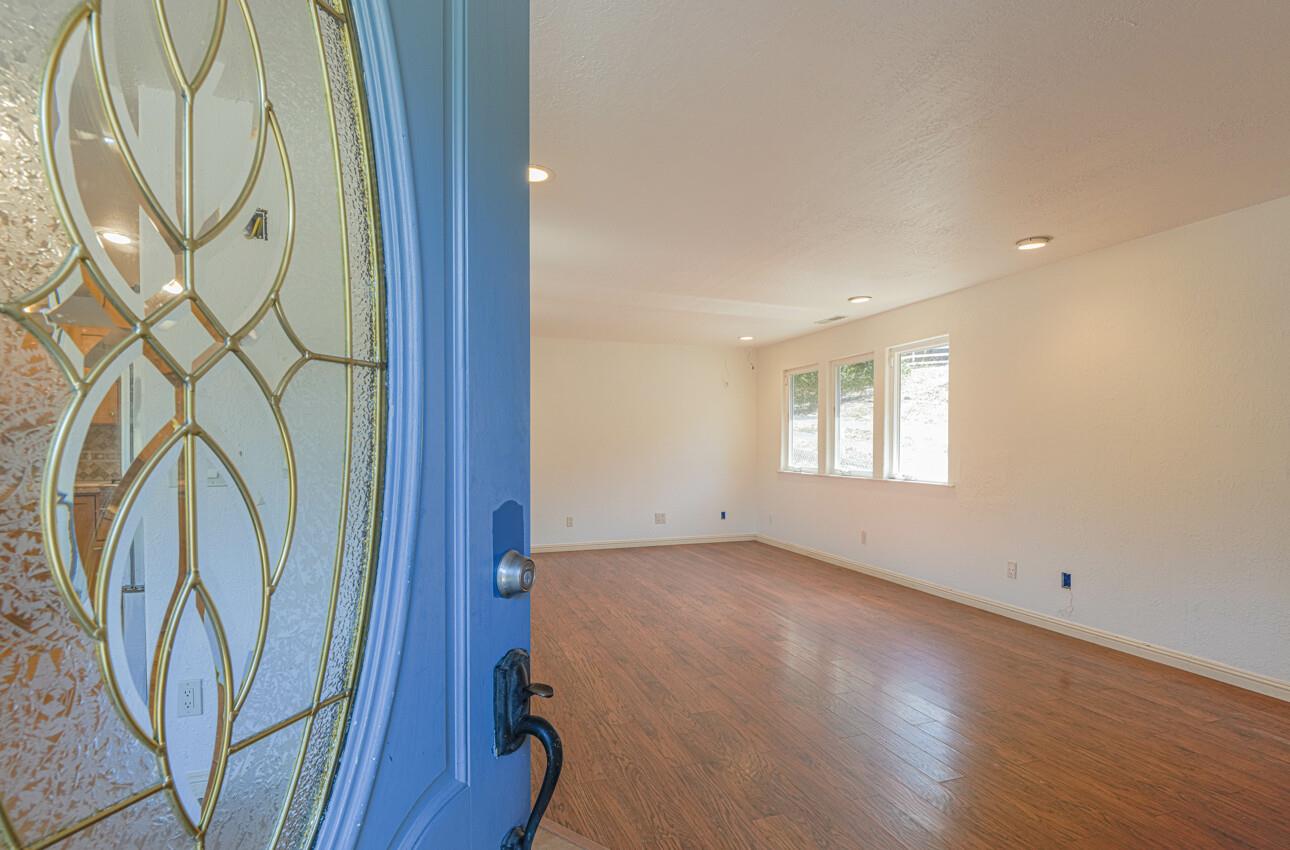 Detail Gallery Image 5 of 48 For 17994 Vierra Canyon Rd, Salinas,  CA 93907 - 3 Beds | 2/1 Baths