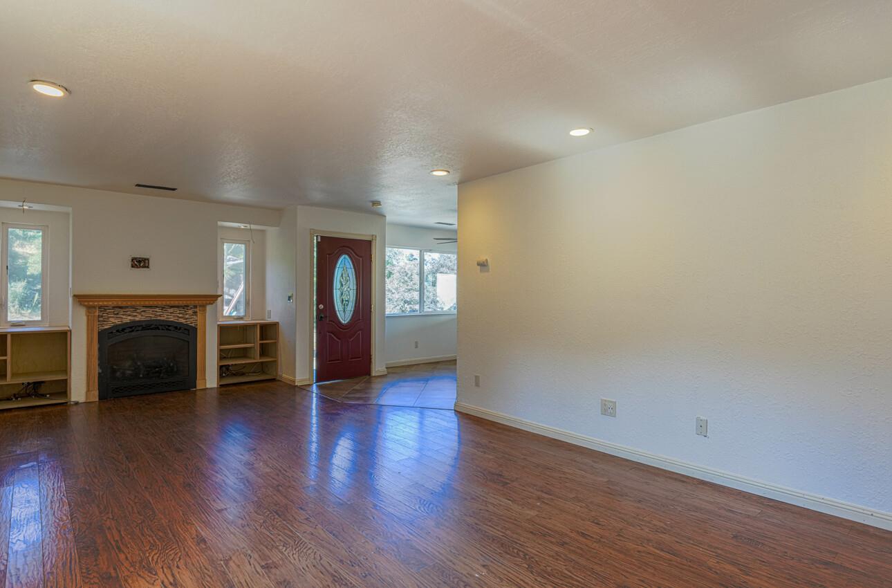 Detail Gallery Image 7 of 48 For 17994 Vierra Canyon Rd, Salinas,  CA 93907 - 3 Beds | 2/1 Baths