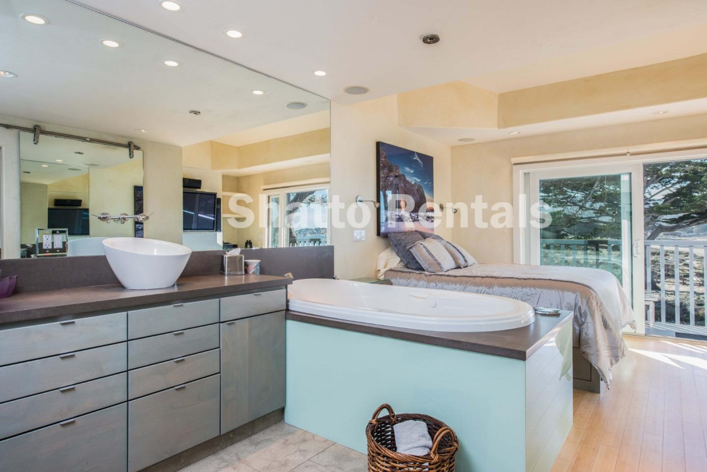 Detail Gallery Image 5 of 12 For 4 La Playa St, Monterey,  CA 93940 - 2 Beds | 2/1 Baths