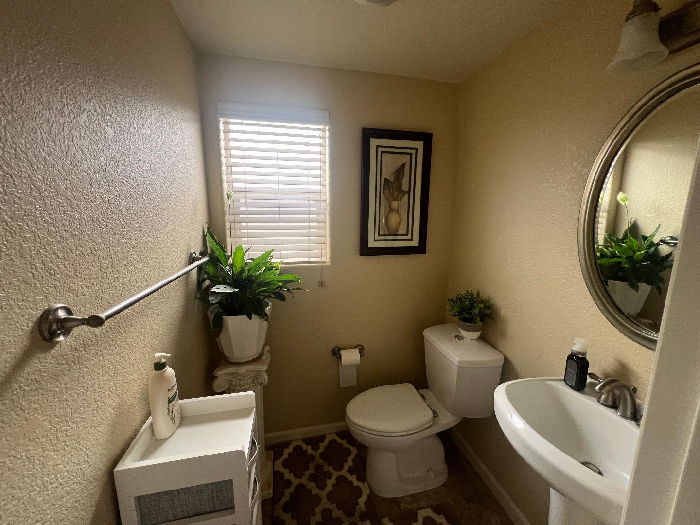 Detail Gallery Image 9 of 29 For 2 Carmel Cir, Marina,  CA 93933 - 3 Beds | 2/1 Baths